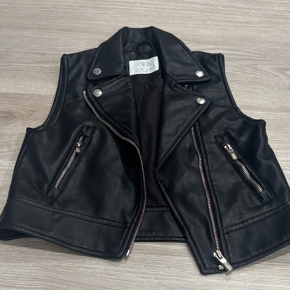 Zara Girls Black Faux Leather Vest (Size 6-7) - Picture 5 of 6